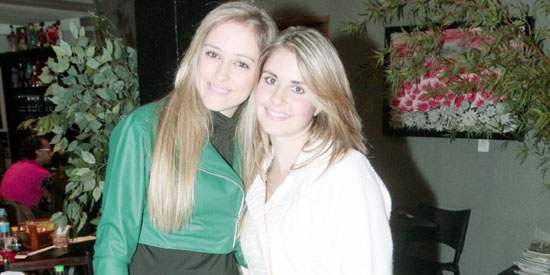 As amigas Marília Macedo e Ana Paula Almeida no Sumô Sushi Bar 